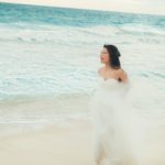 AAA・宇野実彩子が弾ける水着姿でハワイを駆ける！砂浜ではウェディングドレスも！？