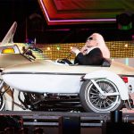 ダウンタウン・松本人志、指原莉乃卒コンに内田裕也のコスプレで登場!?『シェキナベイベー』をデュエット!!<指原莉乃 卒業コンサート>