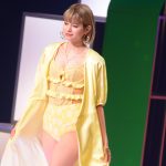 瑛茉ジャスミンがセクシー衣装でランウェイに登場！＜ViVi Night in TOKYO2019＞