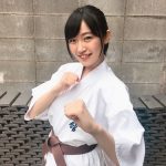 人気YouTuber「前島亜美」が瓦割り10枚に挑戦した動画が話題に…！