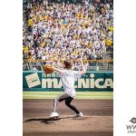 足立佳奈、甲子園で自身二度目となる始球式に登板！豪快なピッチングにスタンドから大喝采！！