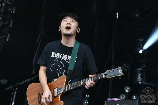 【ライブレポート】04 Limited Sazabys（フォーリミ）が熱気あふれる演奏を披露！SKY STAGEを盛り上げる。＜JAPAN JAM 2019＞