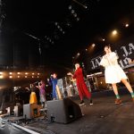 【ライブレポート】Little Glee Monsterが2年ぶりのステージで『君に届くまで』を含む8曲を天気雨の中歌い上げる＜JAPAN JAM 2019＞