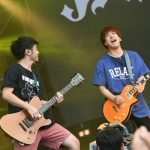 【ライブレポート】04 Limited Sazabys（フォーリミ）が熱気あふれる演奏を披露！SKY STAGEを盛り上げる。＜JAPAN JAM 2019＞