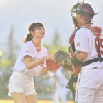 女優・奥山かずさが地元青森の初始球式でナイスストライク！