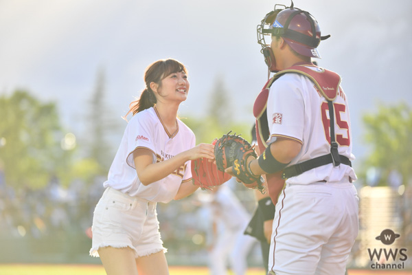 女優・奥山かずさが地元青森の初始球式でナイスストライク！