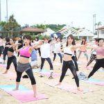 島袋聖南、黒木ひかりらが沖縄のナイトプールで“令和初”の夏を先取り！