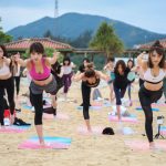 島袋聖南、黒木ひかりらが沖縄のナイトプールで“令和初”の夏を先取り！