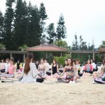 島袋聖南、黒木ひかりらが沖縄のナイトプールで“令和初”の夏を先取り！