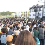 平井 大、サンセットの海辺にてスペシャルアコースティックライブを実施！