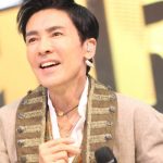 郷ひろみが新曲熱唱！アイドルの聖地で「ジャパーン！」なミニライブを開催！