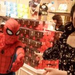 【動画】中山唯が「スパイダーマン×ピザポテト」コラボメニューを体験！スパイダーマンと決めポーズで意気投合？！