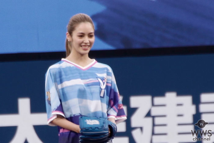 【動画】E-girls / Happiness・楓が横浜スタジアムで人生初のセレモニアルピッチ（始球式） で見事ノーバン！