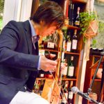 川上実津紀、馬頭琴奏者・セーンジャー、投資家・嶋村吉洋氏主催パーティー「Jam」でライブ開催！『どんなときも。』『365日の紙飛行機』などを披露