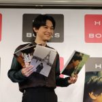 俳優・吉沢亮が3rd写真集『Departure』の発売を記念して写真展を開催！