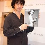 斎藤工がフォトマガジン発売記念イベントを開催！「体温が宿る一つの手段」思いを込めた手形押し