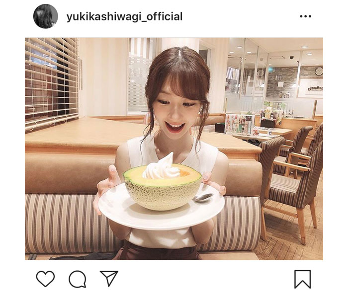 柏木由紀、贅沢メロンスイーツを前に満面の笑み！「うらやましい」「可愛いさにメロメロ」とファンの声も