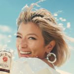 ローラ、ショートボブで「ジムビーム」の新CMに出演！