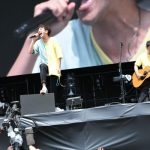 【ライブレポート】 ゆずが2001年以来のGRASS STAGEトップバッターで登場！ 爽快な青空の下、夏色で盛り上げる！