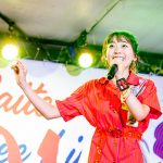 斉藤朱夏、バースデーフリーライブを開催！約3,000人のファンが駆け付けサプライズで会場が朱色に染まる！