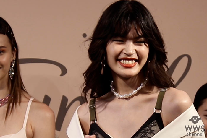 【動画】福士リナが原宿で「アモスタイル」トリンプ秋冬コレクションに登場！