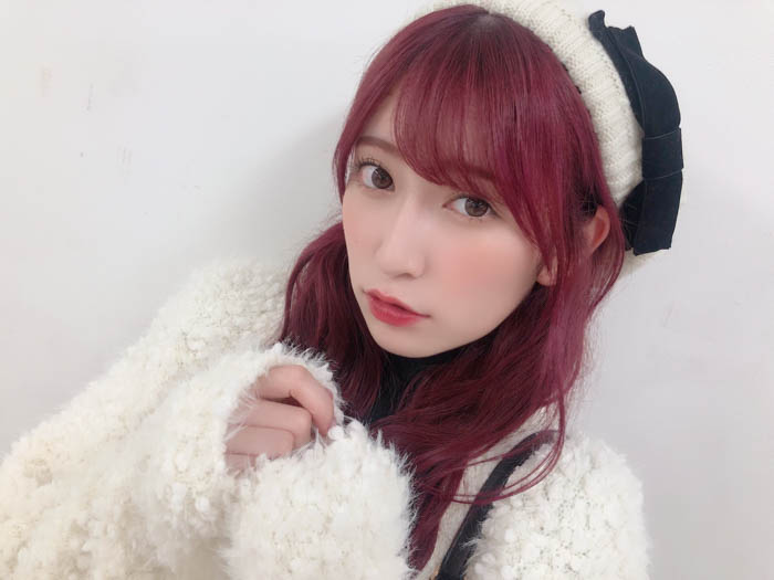 NMB48・吉田朱里が“あざとかわいい”ショットでファン歓喜！「どタイプ」「しっかりモデルさんしてる」