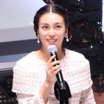 【動画】柴咲コウ、胸元のリボンが目を引くファッションで「VOGUE FASHION’S NIGHT OUT 2019」セレモニーに登場！