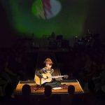 Chara、デビュー28周年記念日にガーリーなステージングで魅了