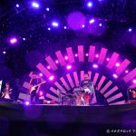 キュウソネコカミ、激しい雨の中で魅せた力強いサウンドと「HOT LIMIT」スーツ！＜イナズマロック フェス 2019＞