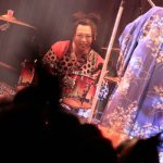 PENICILLINが夏を取り戻せと「祭り」をテーマにライブ。満員の観客たちとPENICILLINの荒ぶるライブの熱気で、会場は猛暑ならぬサウナ祭り！