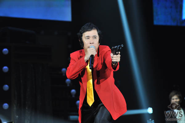 【ライブレポート】岡村隆史、「オールナイトニッポン歌謡祭」で横浜アリーナをトロッコで大熱唱！