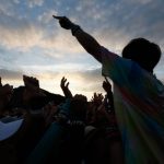 高橋優、主催フェスで1日目のトリ飾る！全員で『明日はきっといい日になる』熱唱 ＜秋田CARAVAN MUSIC FES 2019＞