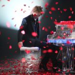 X JAPAN・YOSHIKIが名曲『ROSA』に合わせてピアノ演奏を披露！着物ブランド「YOSHIKIMONO」ファッションショー開催！＜Rakuten Fashion Week TOKYO 2020 S/S＞