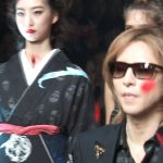 【動画】X JAPAN YOSHIKIが着物ショーのフィナーレでモデルウォーキング！Violet UK『ROSA』に合わせてピアノ演奏！