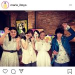 飯豊まりえ、Dream Amiら『オオカミちゃん』スタジオメンバーとの集合写真公開！「衣装のカラーが偶然かぶる」