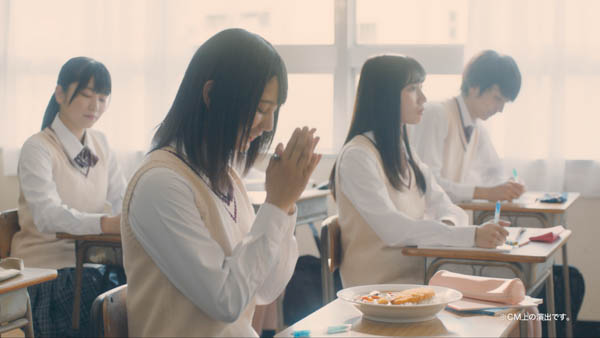 日向坂46・小坂菜緒らが空腹でカレーを妄想！ココイチ新CMに出演&キャンペーン実施
