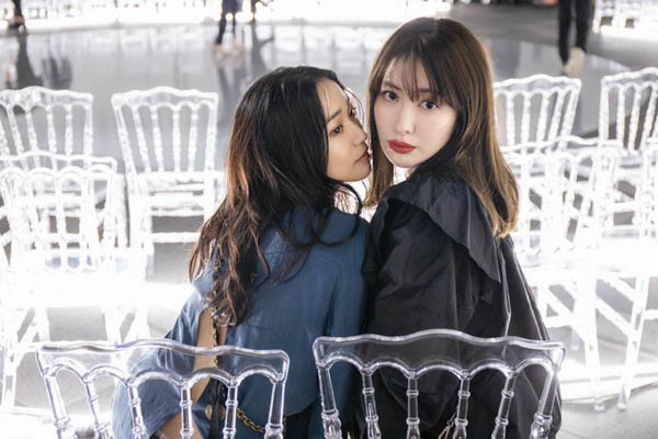 小嶋陽菜が大島優子と久々の“こじゆう”ショット公開！「どこか懐かしさが」「エモい、、」とファンの声も