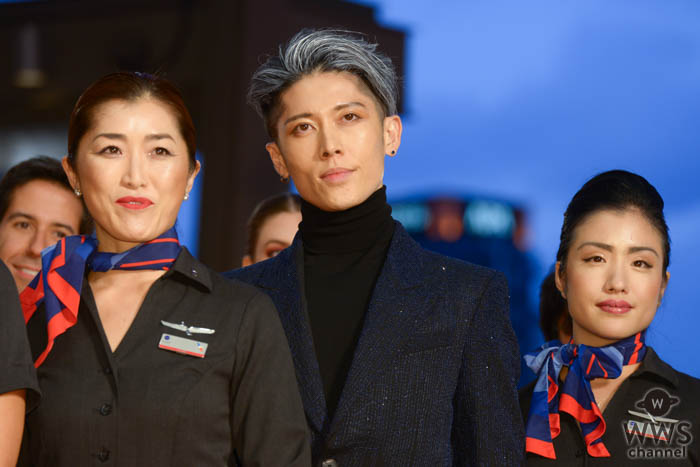 MIYAVIがアメリカン航空アテンダントらと「第32回東京国際映画祭」レッドカーペットに登場！