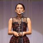 女優・岡田結実「メガネが、小さい頃から大好き」！芸能界部門で「第32回 日本 メガネ ベストドレッサー賞」受賞！