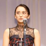 女優・岡田結実「メガネが、小さい頃から大好き」！芸能界部門で「第32回 日本 メガネ ベストドレッサー賞」受賞！