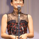 女優・岡田結実「メガネが、小さい頃から大好き」！芸能界部門で「第32回 日本 メガネ ベストドレッサー賞」受賞！