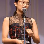女優・岡田結実「メガネが、小さい頃から大好き」！芸能界部門で「第32回 日本 メガネ ベストドレッサー賞」受賞！