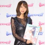 青山ひかる、シックな大人ワンピースで『Platinum FLASH×ゼロイチファミリア』発売イベントに出演