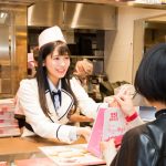 NMB48メンバーが大阪・有名店のスタッフに！「５５１蓬莱×NMB48キャンペーン」