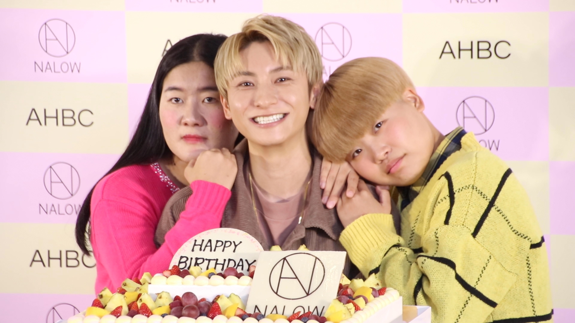 【動画】AAA・與真司郎、ガンバレルーヤの猛アタックにタジタジ