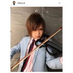 ゴールデンボンバー・鬼龍院翔が真剣な眼差しのヴァイオリンショットで楽曲アイデアをファンに依頼「必聴ポイントを書いて頂けると嬉しい」