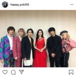 超特急ユーキが知英、りゅうちぇるらと『どすこい！すけひら』出演者との集合写真公開！「知英ちゃんとユーキくんが同じお写真に！！」