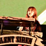 【ライブレポート】ガールズバンド・SILENT SIRENが、COUNTDOWN JAPAN 19/20で怒涛の40分ノンストップライブ！