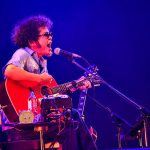 【ライブレポート】奥田民生がCOUNTDOWN JAPAN 19/20初日に登場。ギターと水割りを手に、マイペースなソロパフォーマンスを披露！