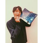 小関裕太がチョコをつまんだキュートなショット公開！「おしゃれですね〜」「クリスマスまでワクワクがあるなんて」